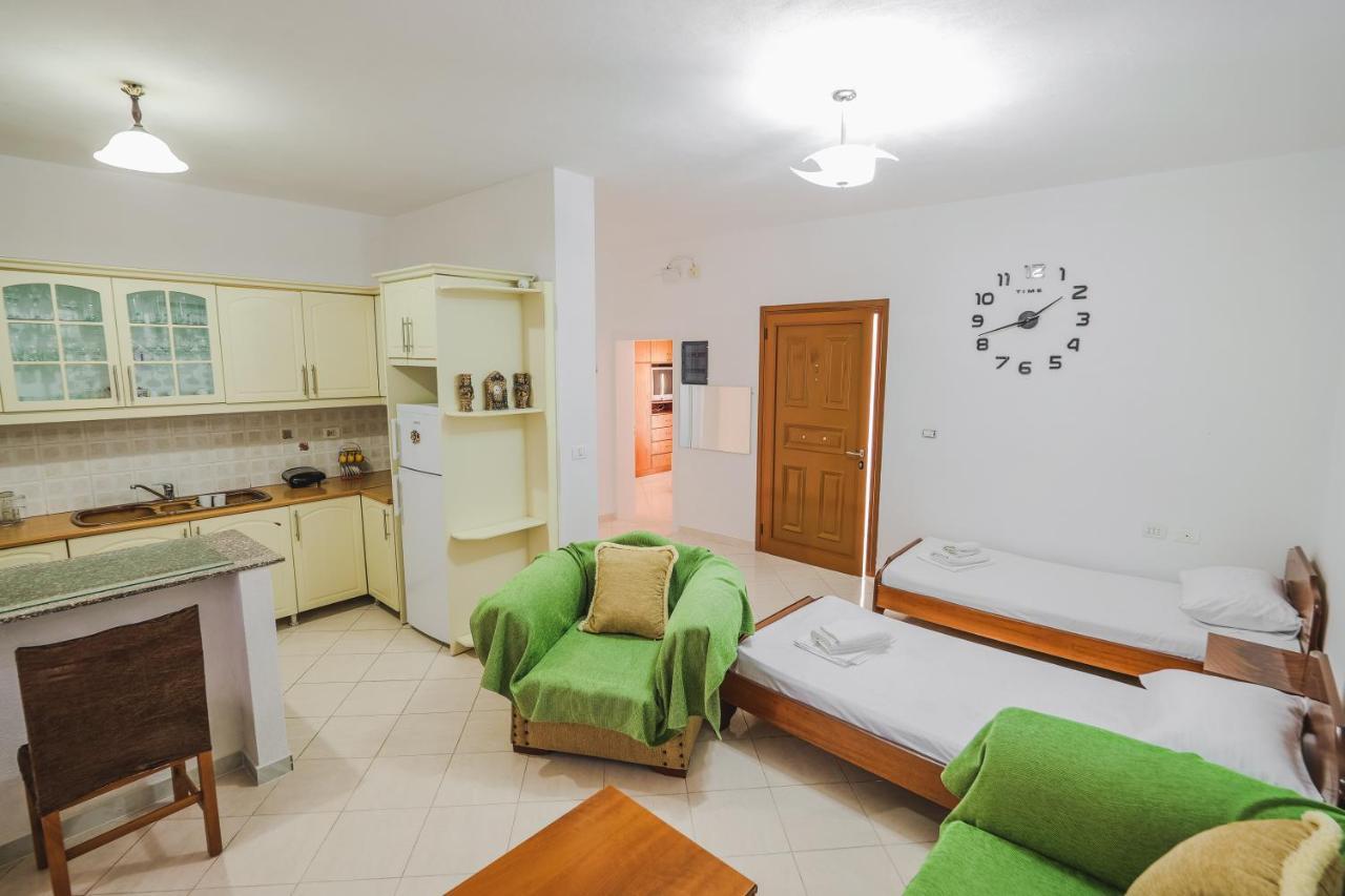 Vila Fredi Ksamil Exterior photo